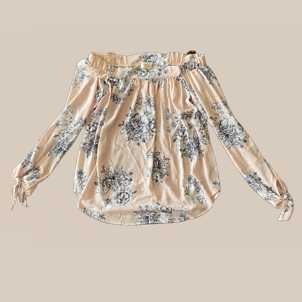 ✨ *BOGO* 1.4.3. Story by Line Up off-shoulder blouse *BOGO* ✨